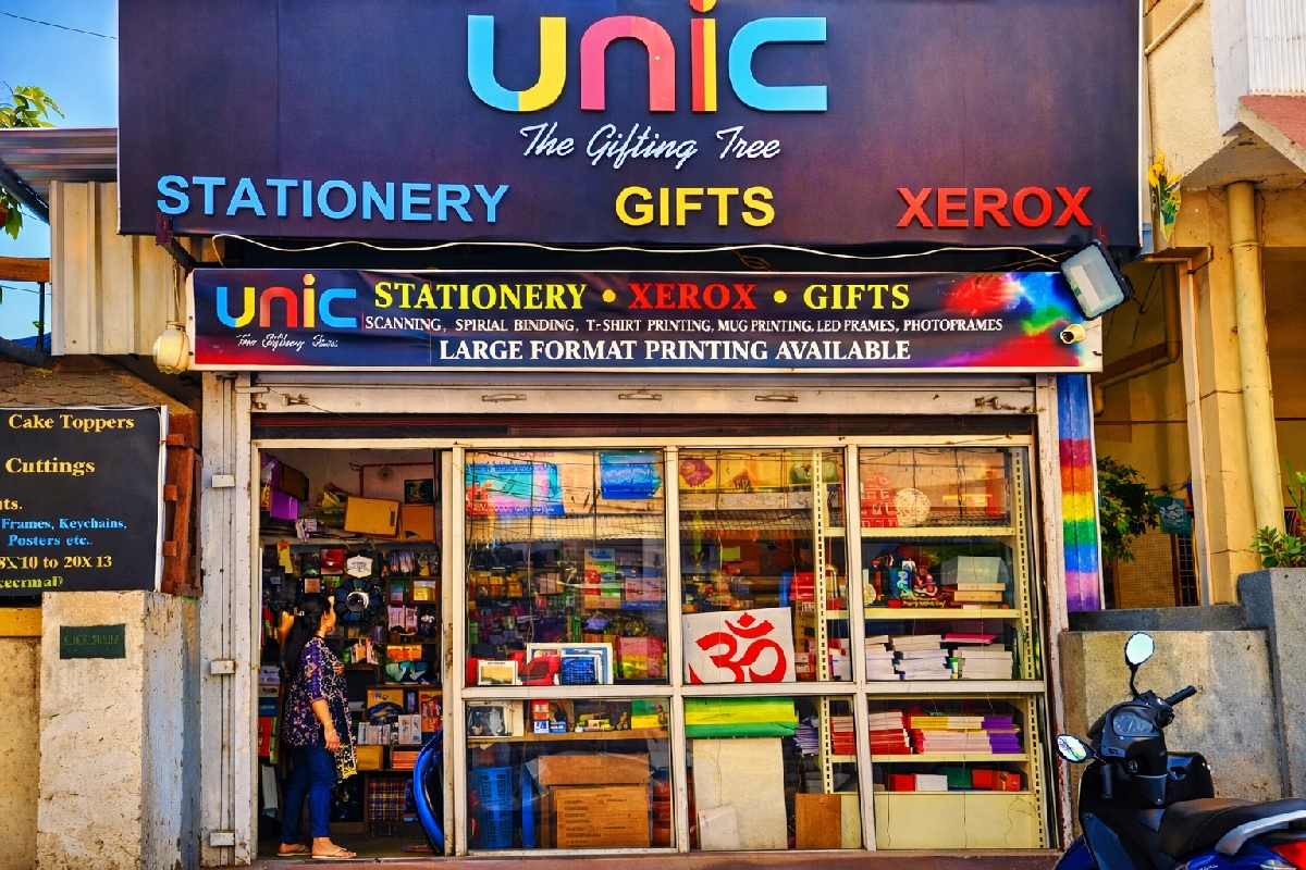unicthegiftingtree.jpg